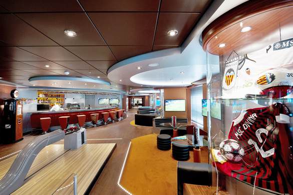 MSC Fantasia Class sports bar 2.jpg